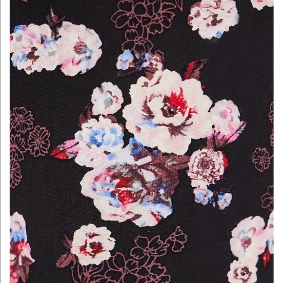 NWT Torrid sz 3x Pixie Pant-Luxe Ponte Floral Skull Black !!!! - Picture 4 of 5